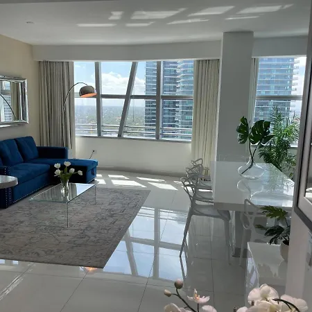 3 Bedroom Apartment In The Heart Of Brickell Sleeps 8